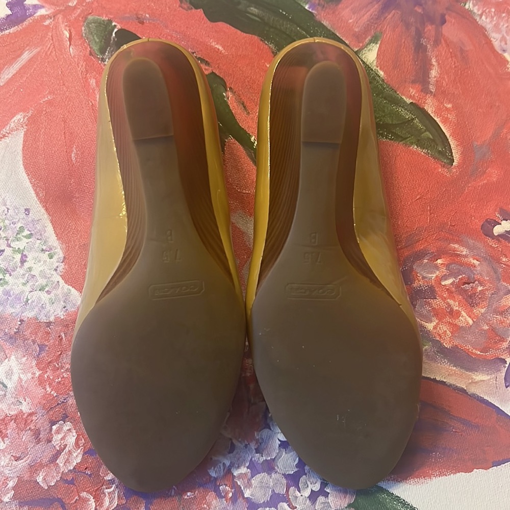 Adorable wooden wedge! - Picture 4 of 5